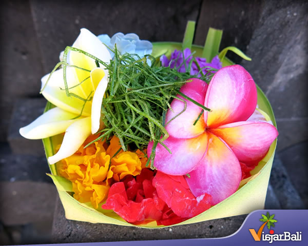 la ofrenda de canang